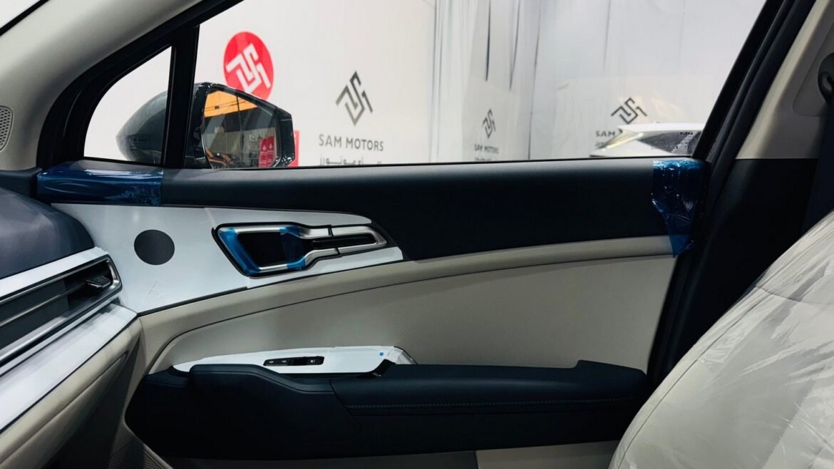 Sam Motors Kia Sportage 2024 Hybrid Fully Modified Interior (1) كيا سبورتاج 2024 هايبرد معدلة بالكامل من الداخل – الفخامة والتكنولوجيا في عرض حصري