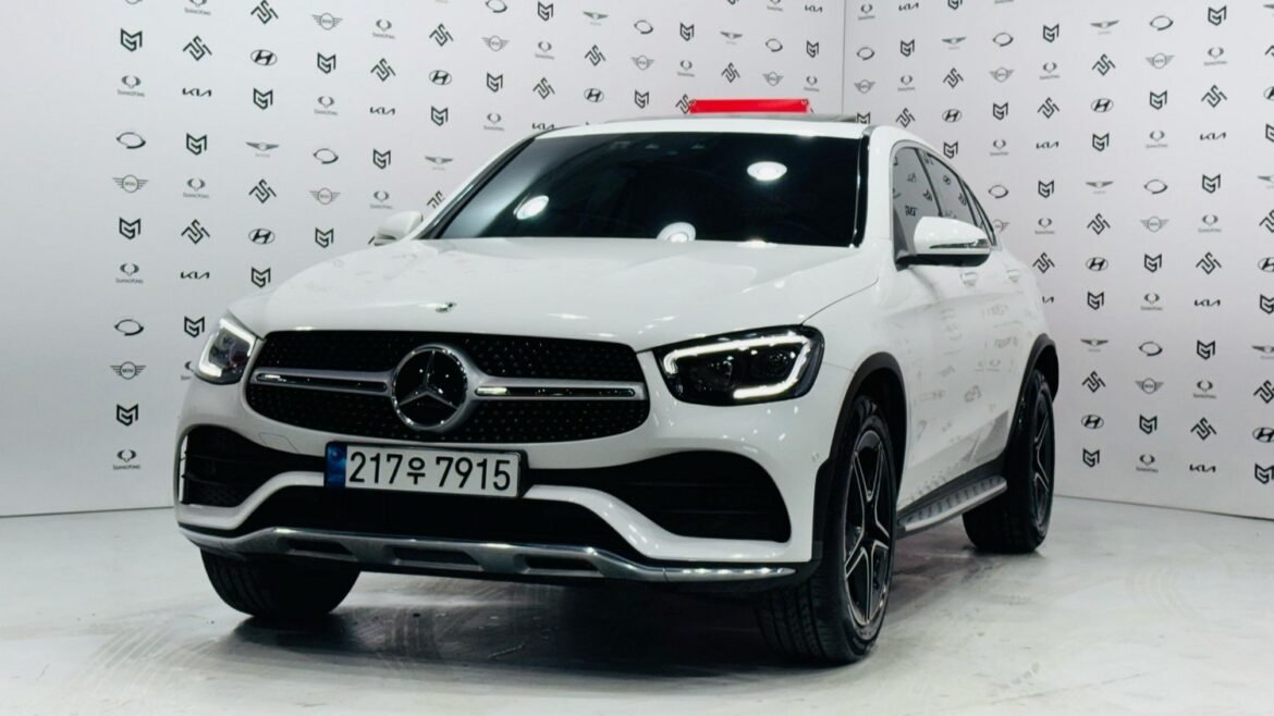 GLC300 Model 2023 For sale (1) 📸 مرسيدس GLC 300 موديل 2023 فل أوبشن – SUV فاخرة تجمع بين الأداء القوي والتصميم الأنيق. شاهد تفاصيل السيارة من الداخل والخارج، بما في ذلك الشبك الأمامي المميز، المصابيح الأمامية LED، والجنوط الرياضية الفاخرة. اكتشف المقصورة الداخلية الفخمة مع شاشة المعلومات الكبيرة ونظام الصوت Burmester. 🚗 مرسيدس GLC 300 2023 للبيع الآن عبر سام موتورز بسعر 39,000 دولار على أرضها في كوريا الجنوبية. تواصل معنا لاستيراد سيارتك الفاخرة بسهولة!