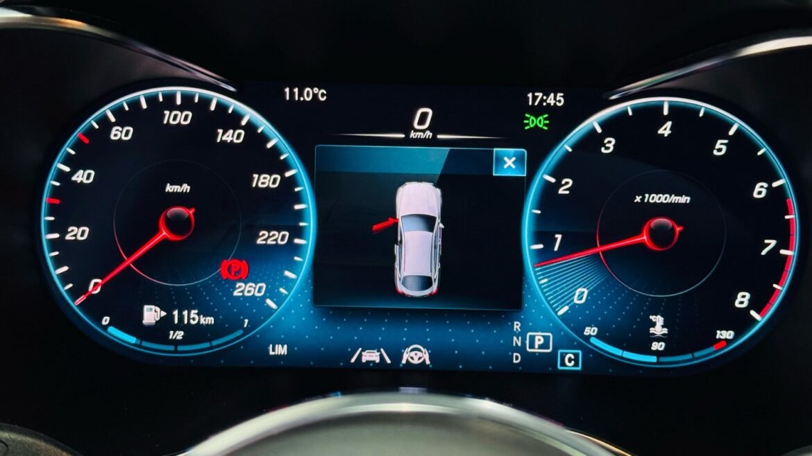 GLC300 Model 2023 For sale (14) صور 📸 مرسيدس GLC 300 موديل 2023 فل أوبشن – SUV فاخرة تجمع بين الأداء القوي والتصميم الأنيق. شاهد تفاصيل السيارة من الداخل والخارج، بما في ذلك الشبك الأمامي المميز، المصابيح الأمامية LED، والجنوط الرياضية الفاخرة. اكتشف المقصورة الداخلية الفخمة مع شاشة المعلومات الكبيرة ونظام الصوت Burmester. 🚗 مرسيدس GLC 300 2023 للبيع الآن عبر سام موتورز بسعر 39,000 دولار على أرضها في كوريا الجنوبية. تواصل معنا لاستيراد سيارتك الفاخرة بسهولة!