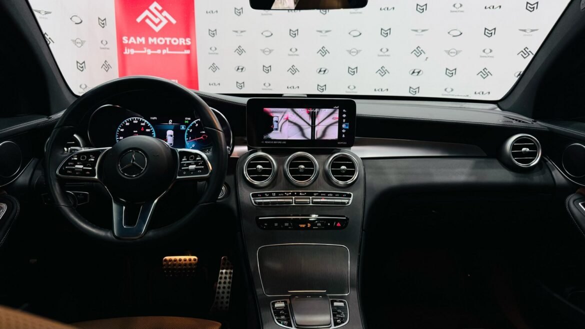 GLC300 Model 2023 For sale (18) صور 📸 مرسيدس GLC 300 موديل 2023 فل أوبشن – SUV فاخرة تجمع بين الأداء القوي والتصميم الأنيق. شاهد تفاصيل السيارة من الداخل والخارج، بما في ذلك الشبك الأمامي المميز، المصابيح الأمامية LED، والجنوط الرياضية الفاخرة. اكتشف المقصورة الداخلية الفخمة مع شاشة المعلومات الكبيرة ونظام الصوت Burmester. 🚗 مرسيدس GLC 300 2023 للبيع الآن عبر سام موتورز بسعر 39,000 دولار على أرضها في كوريا الجنوبية. تواصل معنا لاستيراد سيارتك الفاخرة بسهولة!