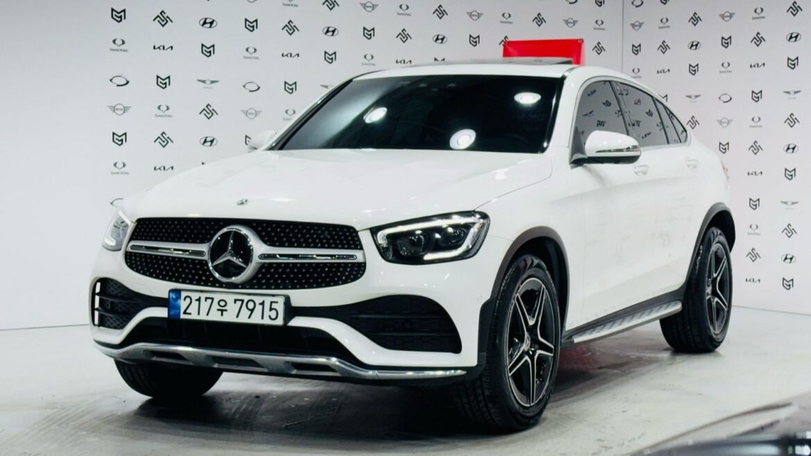 GLC300 Model 2023 For sale (2) 📸 مرسيدس GLC 300 موديل 2023 فل أوبشن – SUV فاخرة تجمع بين الأداء القوي والتصميم الأنيق. شاهد تفاصيل السيارة من الداخل والخارج، بما في ذلك الشبك الأمامي المميز، المصابيح الأمامية LED، والجنوط الرياضية الفاخرة. اكتشف المقصورة الداخلية الفخمة مع شاشة المعلومات الكبيرة ونظام الصوت Burmester. 🚗 مرسيدس GLC 300 2023 للبيع الآن عبر سام موتورز بسعر 39,000 دولار على أرضها في كوريا الجنوبية. تواصل معنا لاستيراد سيارتك الفاخرة بسهولة!
