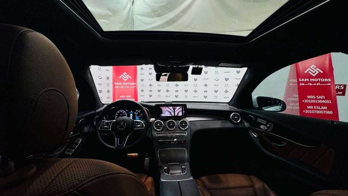 GLC300 Model 2023 For sale (20) صور 📸 مرسيدس GLC 300 موديل 2023 فل أوبشن – SUV فاخرة تجمع بين الأداء القوي والتصميم الأنيق. شاهد تفاصيل السيارة من الداخل والخارج، بما في ذلك الشبك الأمامي المميز، المصابيح الأمامية LED، والجنوط الرياضية الفاخرة. اكتشف المقصورة الداخلية الفخمة مع شاشة المعلومات الكبيرة ونظام الصوت Burmester. 🚗 مرسيدس GLC 300 2023 للبيع الآن عبر سام موتورز بسعر 39,000 دولار على أرضها في كوريا الجنوبية. تواصل معنا لاستيراد سيارتك الفاخرة بسهولة!