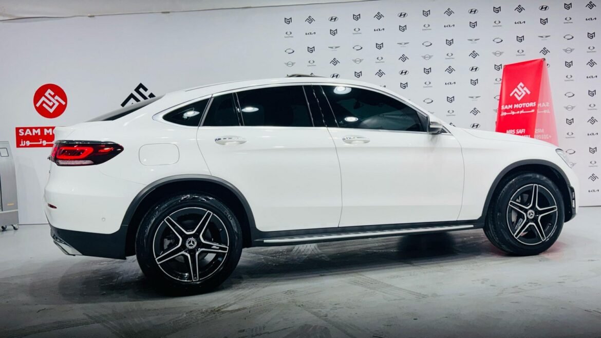 GLC300 Model 2023 For sale (21) صور 📸 مرسيدس GLC 300 موديل 2023 فل أوبشن – SUV فاخرة تجمع بين الأداء القوي والتصميم الأنيق. شاهد تفاصيل السيارة من الداخل والخارج، بما في ذلك الشبك الأمامي المميز، المصابيح الأمامية LED، والجنوط الرياضية الفاخرة. اكتشف المقصورة الداخلية الفخمة مع شاشة المعلومات الكبيرة ونظام الصوت Burmester. 🚗 مرسيدس GLC 300 2023 للبيع الآن عبر سام موتورز بسعر 39,000 دولار على أرضها في كوريا الجنوبية. تواصل معنا لاستيراد سيارتك الفاخرة بسهولة!