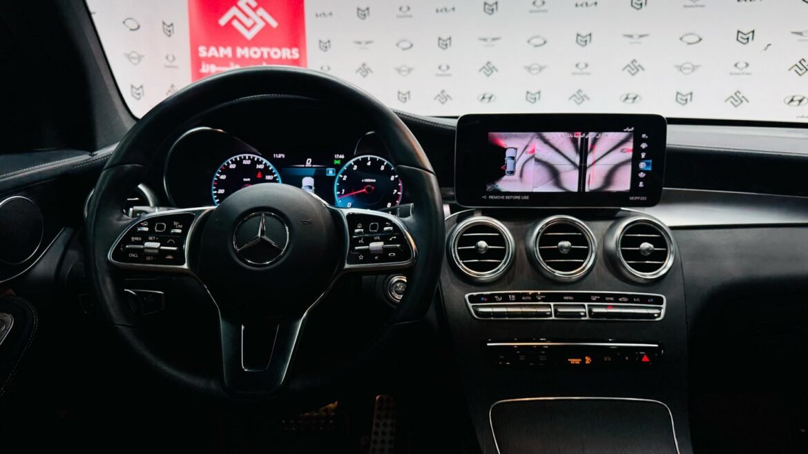 GLC300 Model 2023 For sale (26) صور 📸 مرسيدس GLC 300 موديل 2023 فل أوبشن – SUV فاخرة تجمع بين الأداء القوي والتصميم الأنيق. شاهد تفاصيل السيارة من الداخل والخارج، بما في ذلك الشبك الأمامي المميز، المصابيح الأمامية LED، والجنوط الرياضية الفاخرة. اكتشف المقصورة الداخلية الفخمة مع شاشة المعلومات الكبيرة ونظام الصوت Burmester. 🚗 مرسيدس GLC 300 2023 للبيع الآن عبر سام موتورز بسعر 39,000 دولار على أرضها في كوريا الجنوبية. تواصل معنا لاستيراد سيارتك الفاخرة بسهولة!