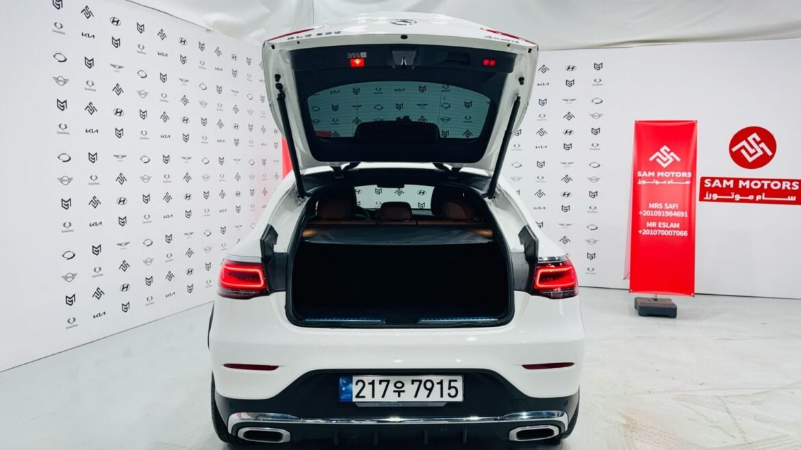GLC300 Model 2023 For sale (29) صور 📸 مرسيدس GLC 300 موديل 2023 فل أوبشن – SUV فاخرة تجمع بين الأداء القوي والتصميم الأنيق. شاهد تفاصيل السيارة من الداخل والخارج، بما في ذلك الشبك الأمامي المميز، المصابيح الأمامية LED، والجنوط الرياضية الفاخرة. اكتشف المقصورة الداخلية الفخمة مع شاشة المعلومات الكبيرة ونظام الصوت Burmester. 🚗 مرسيدس GLC 300 2023 للبيع الآن عبر سام موتورز بسعر 39,000 دولار على أرضها في كوريا الجنوبية. تواصل معنا لاستيراد سيارتك الفاخرة بسهولة!