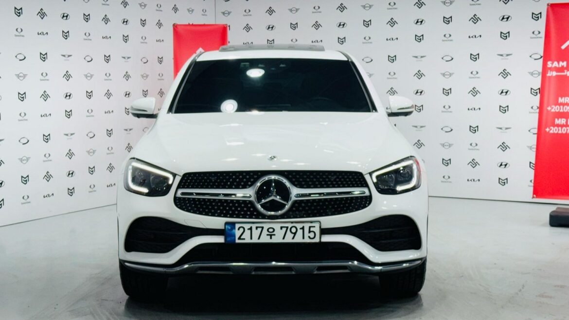 GLC300 Model 2023 For sale (33) صور 📸 مرسيدس GLC 300 موديل 2023 فل أوبشن – SUV فاخرة تجمع بين الأداء القوي والتصميم الأنيق. شاهد تفاصيل السيارة من الداخل والخارج، بما في ذلك الشبك الأمامي المميز، المصابيح الأمامية LED، والجنوط الرياضية الفاخرة. اكتشف المقصورة الداخلية الفخمة مع شاشة المعلومات الكبيرة ونظام الصوت Burmester. 🚗 مرسيدس GLC 300 2023 للبيع الآن عبر سام موتورز بسعر 39,000 دولار على أرضها في كوريا الجنوبية. تواصل معنا لاستيراد سيارتك الفاخرة بسهولة!
